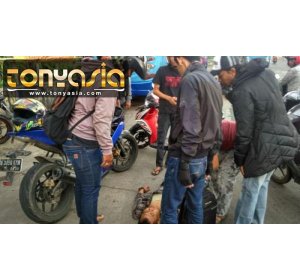 Pura-pura Menolong Korban, Kondektur Bus Ini Curi Ponsel Milik Korban | Judi Blackjack Online | Bandar Blackjack